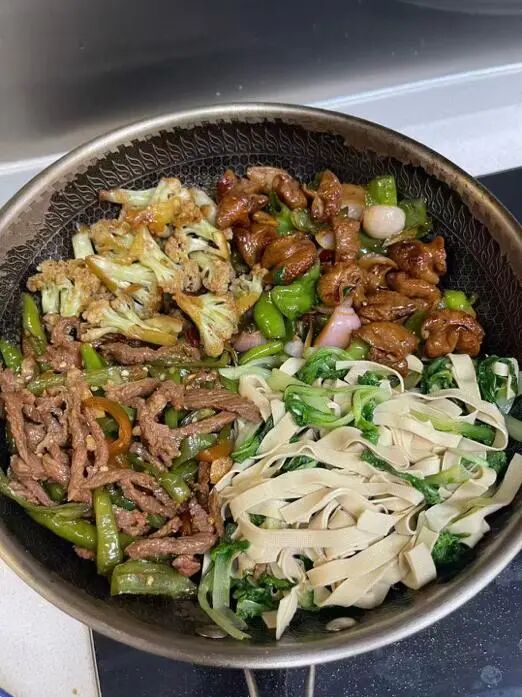 中财所 小伙从直播转行到上门做饭：每月四五千，但每天只用工作两三个小时，更懂年轻人喜欢吃什么
