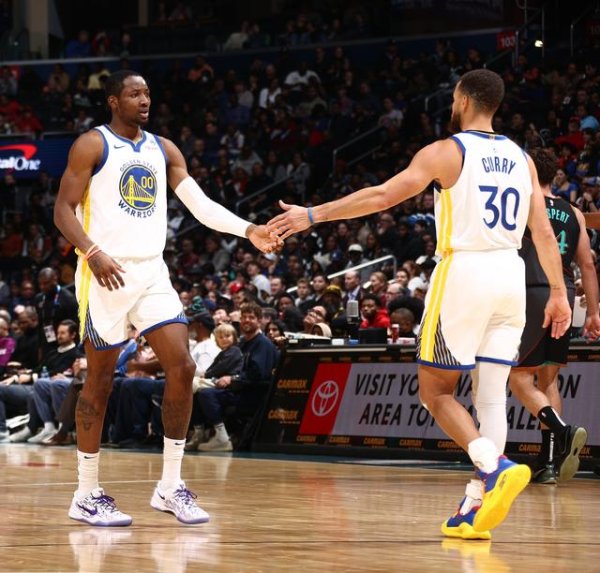 实配网配资 库明加经纪人：给我们球员选项 JK就会全力帮库里夺冠！